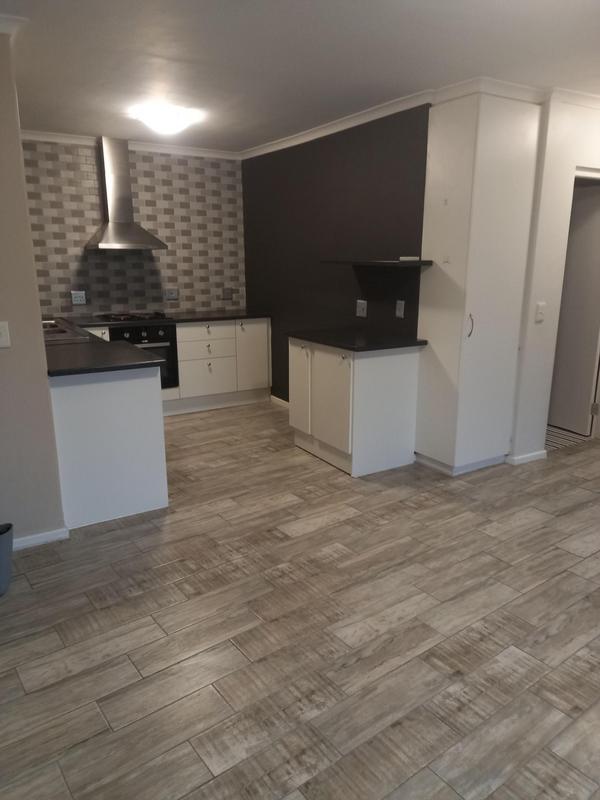 To Let 2 Bedroom Property for Rent in Somerset West Western Cape